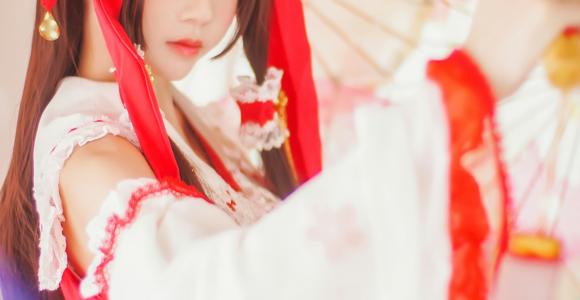 萝莉风COS 桜桃喵 – 灵梦 新年快乐