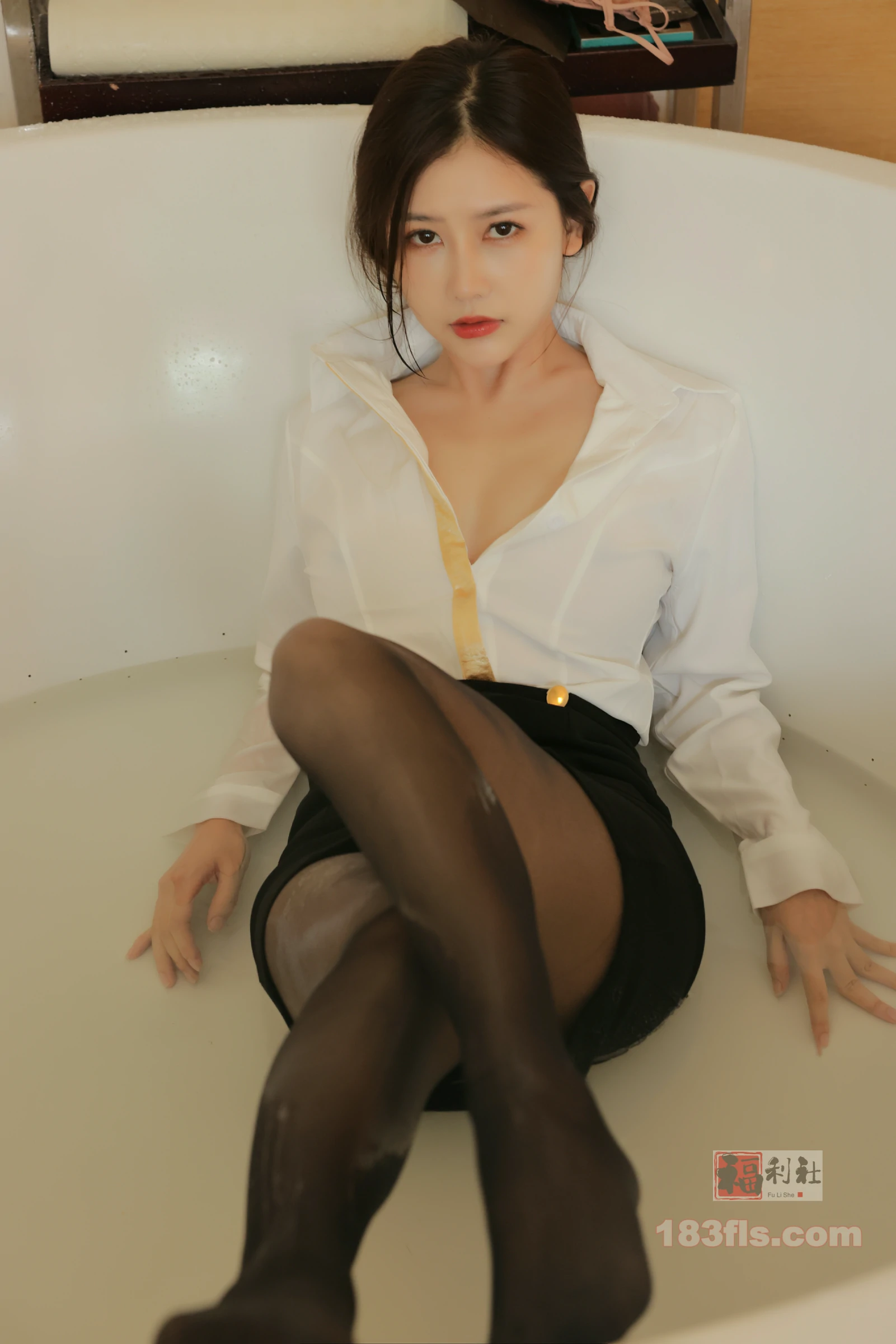 xiuren秀人网福利尹甜甜sunny大尺度内购无码流出女管家