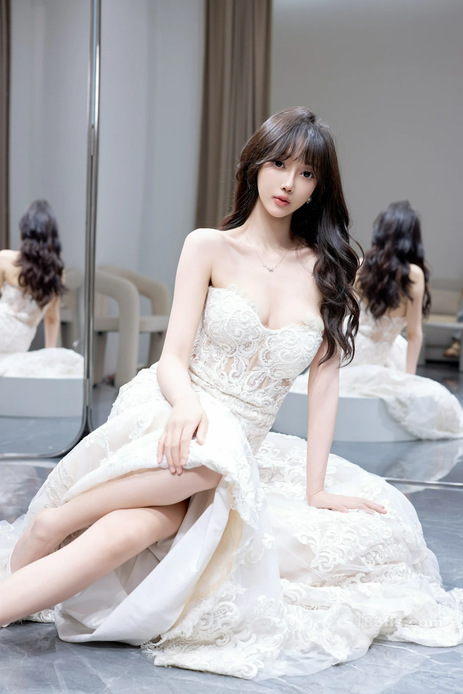 xiuren秀人网福利玥儿玥er大尺度内购无码流出试婚纱