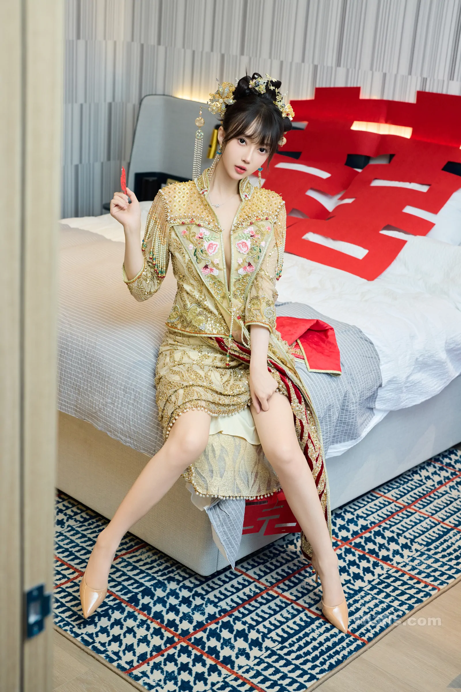 xiuren秀人网福利玥儿玥er大尺度内购无码流出性感秀禾服