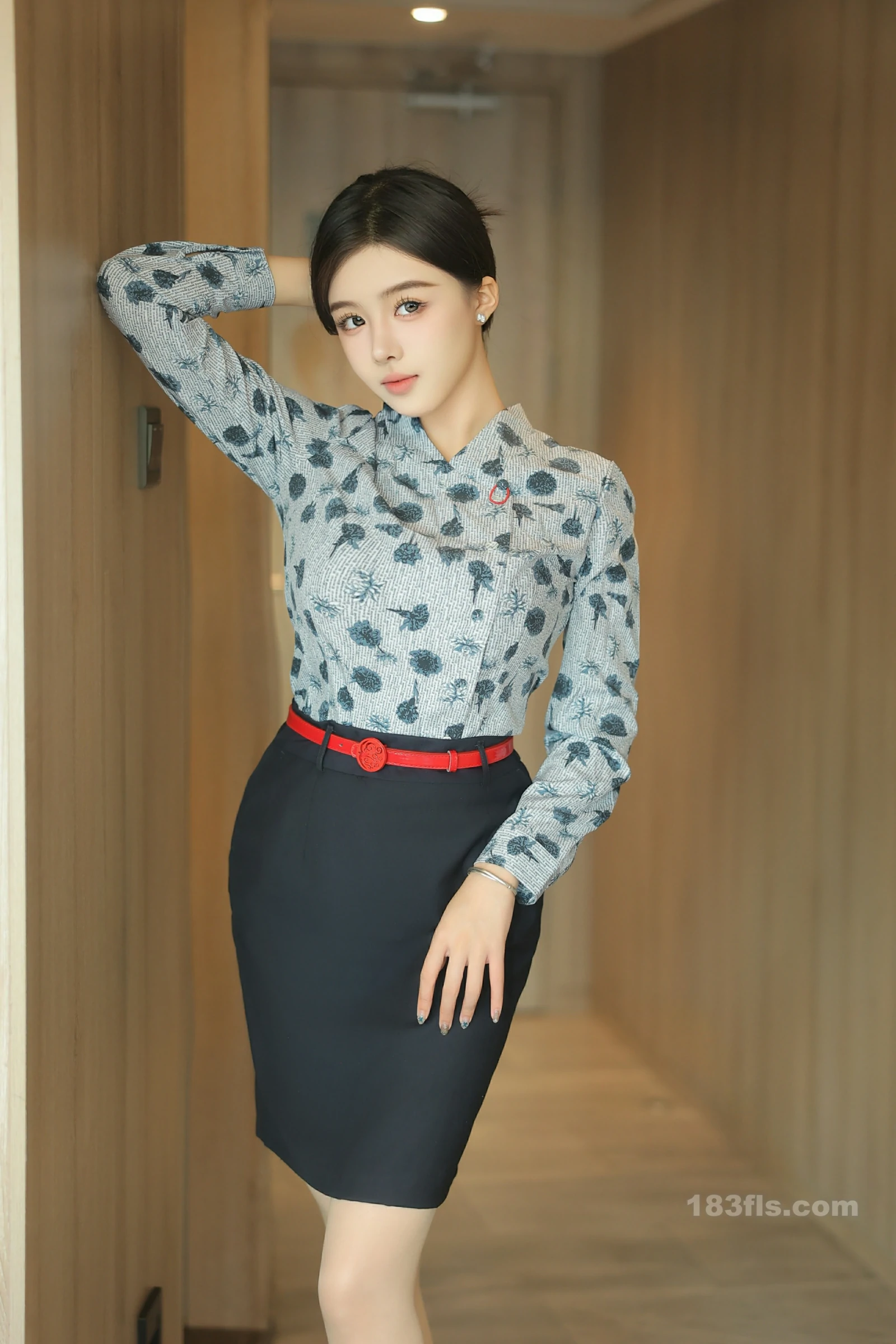 xiuren秀人网福利袁圆大尺度内购无码流出空姐装