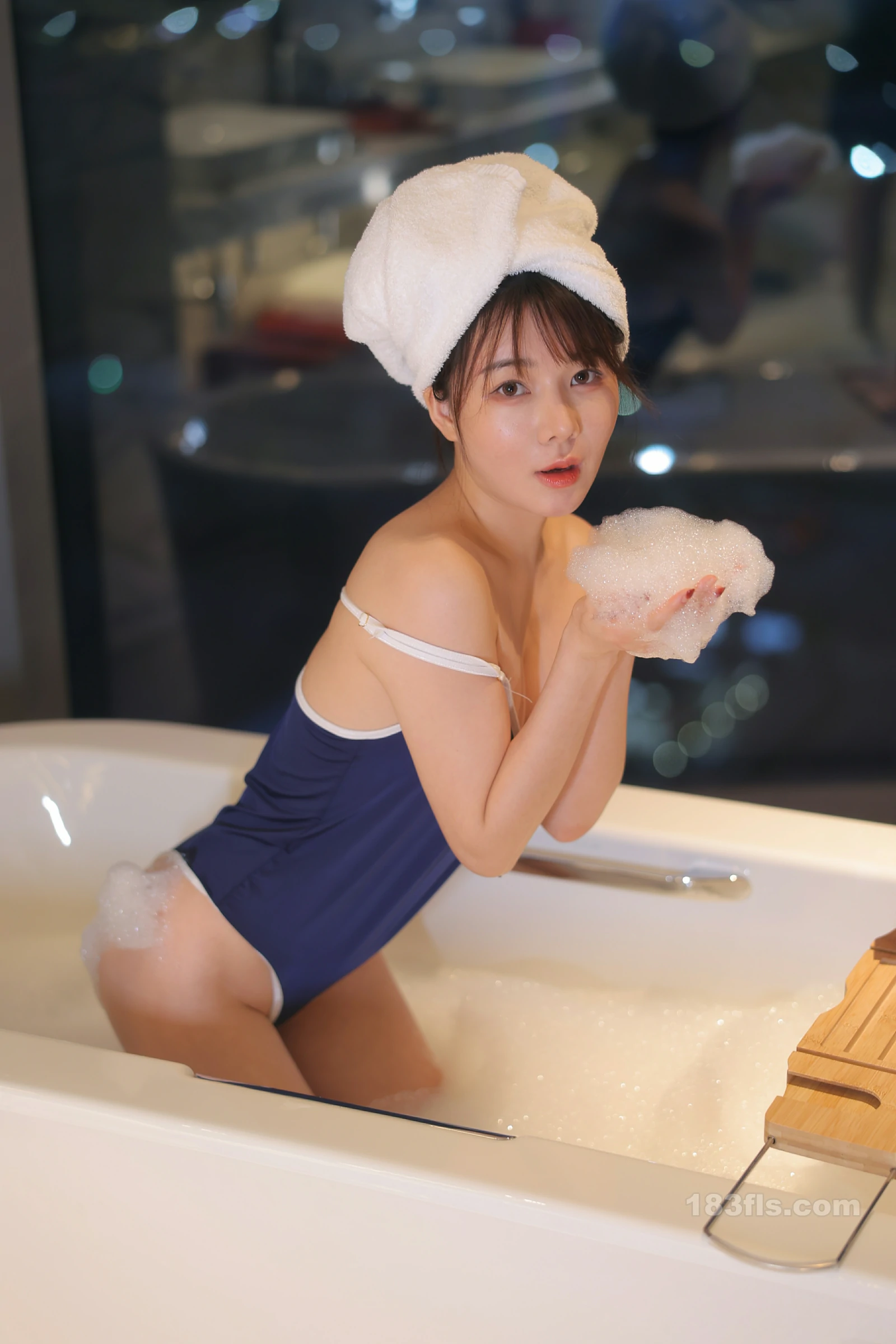 xiuren秀人网福利婠婠么大尺度内购无修原图流出泡泡浴